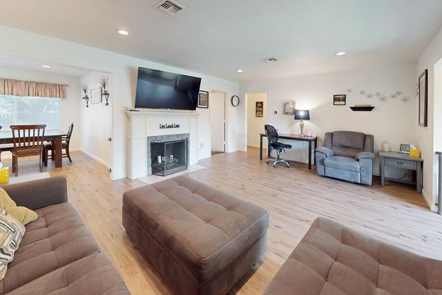 586 Marie Ave, Yuba City, CA 95991