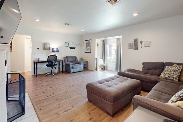 586 Marie Ave, Yuba City, CA 95991