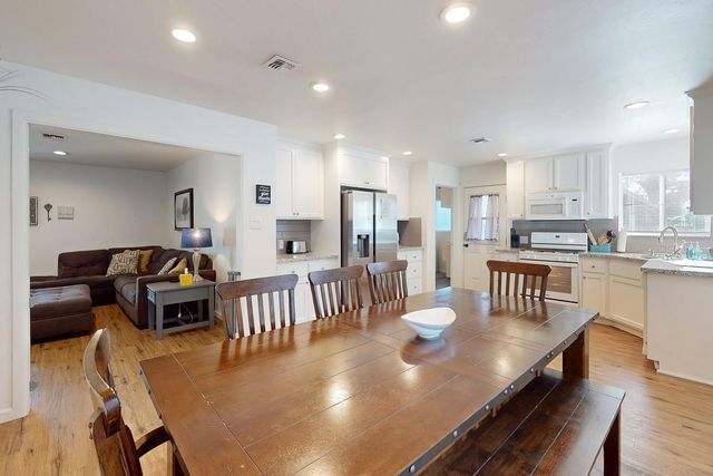 586 Marie Ave, Yuba City, CA 95991