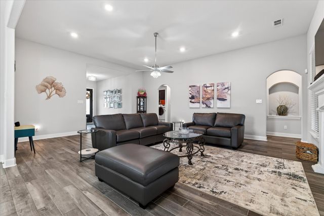 103 Willow Oak Drive, Krugerville, TX 76227