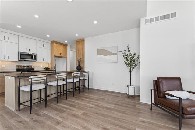 22598 W 93rd Street, Lenexa, KS 66227