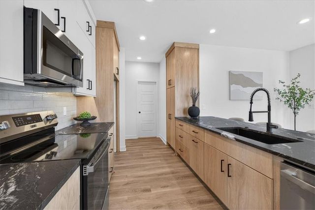 22598 W 93rd Street, Lenexa, KS 66227