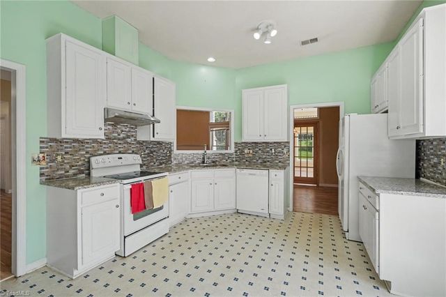 180 Beeson Park Court, Kernersville, NC 27284