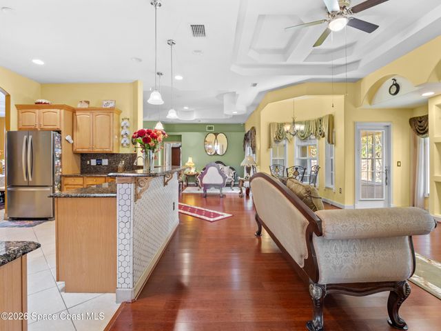882 Palo Alto Street SE, Palm Bay, FL 32909