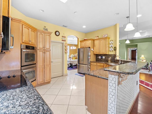 882 Palo Alto Street SE, Palm Bay, FL 32909