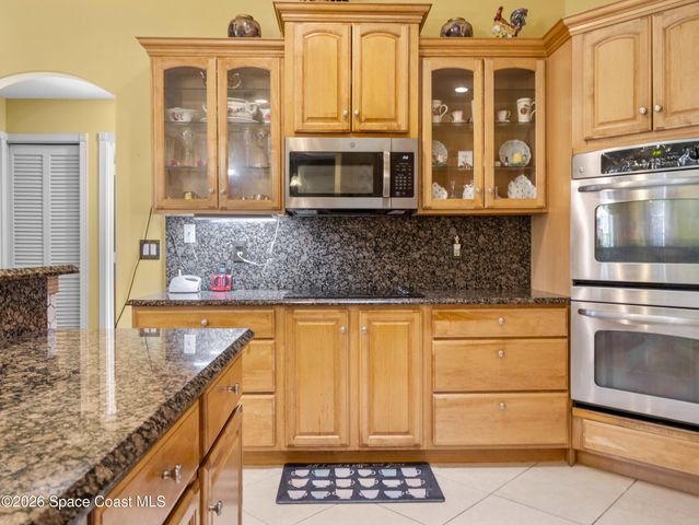 882 Palo Alto Street SE, Palm Bay, FL 32909