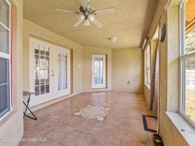 882 Palo Alto Street SE, Palm Bay, FL 32909