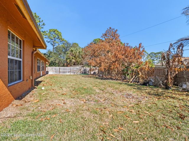 882 Palo Alto Street SE, Palm Bay, FL 32909