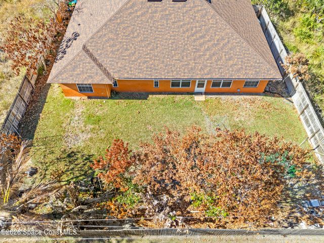 882 Palo Alto Street SE, Palm Bay, FL 32909