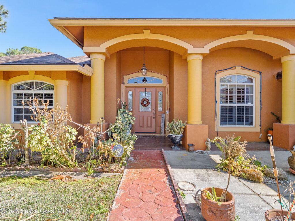 882 Palo Alto Street SE, Palm Bay, FL 32909