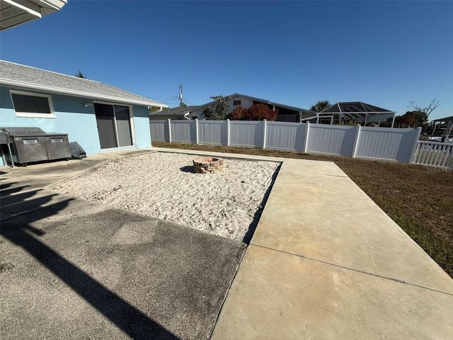 121 CARLISLE AVENUE NW, Port Charlotte, FL 33952