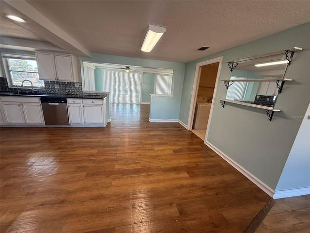 121 CARLISLE AVENUE NW, Port Charlotte, FL 33952