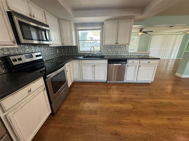 121 CARLISLE AVENUE NW, Port Charlotte, FL 33952