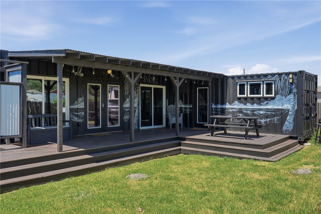 1615 S Verne St, Rockport, TX 78382 — exterior