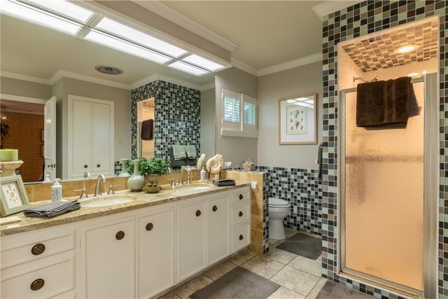 1821 Clare Dr, Alice, TX 78332