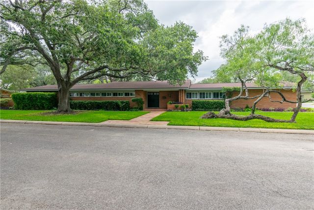 1821 Clare Dr, Alice, TX 78332