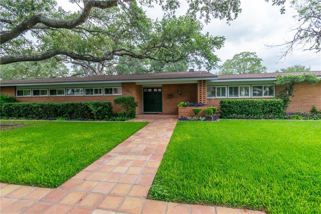1821 Clare Dr, Alice, TX 78332