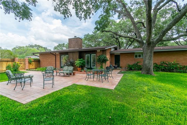1821 Clare Dr, Alice, TX 78332