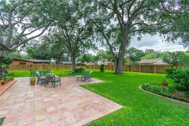 1821 Clare Dr, Alice, TX 78332