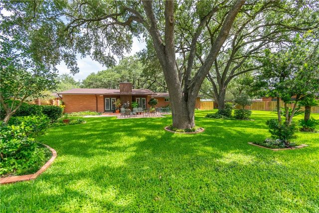 1821 Clare Dr, Alice, TX 78332