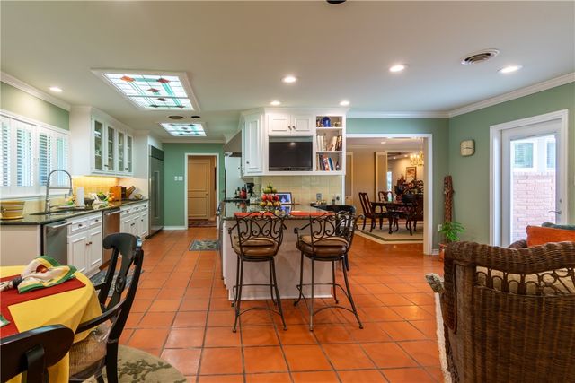 1821 Clare Dr, Alice, TX 78332