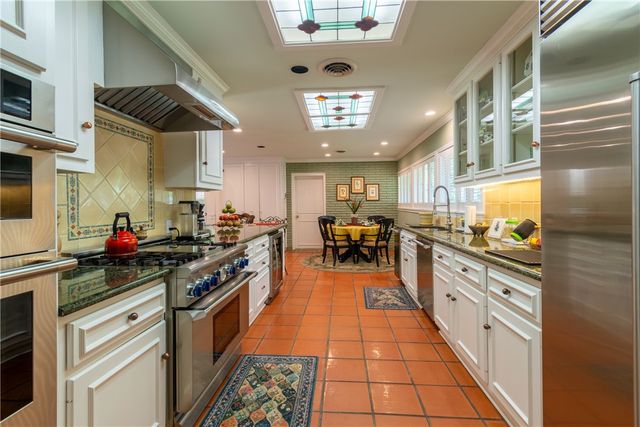1821 Clare Dr, Alice, TX 78332