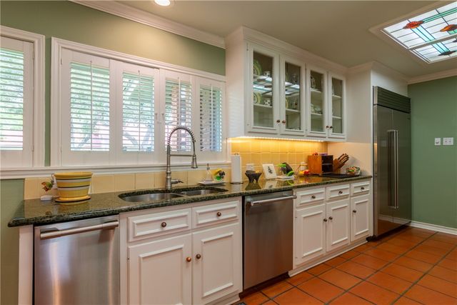 1821 Clare Dr, Alice, TX 78332