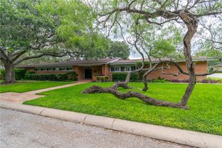 1821 Clare Dr, Alice, TX 78332