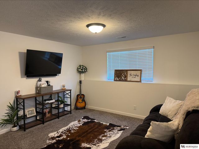 7902 N 113th Avenue, Omaha, NE 68142