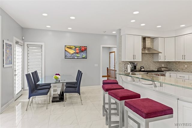 36 South Woodside Lane, Amherst, NY 14221