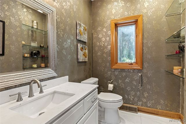 36 South Woodside Lane, Amherst, NY 14221