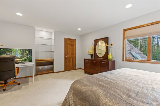 36 South Woodside Lane, Amherst, NY 14221