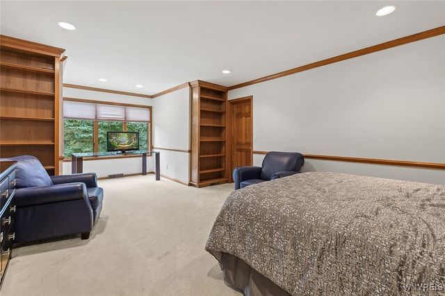 36 South Woodside Lane, Amherst, NY 14221