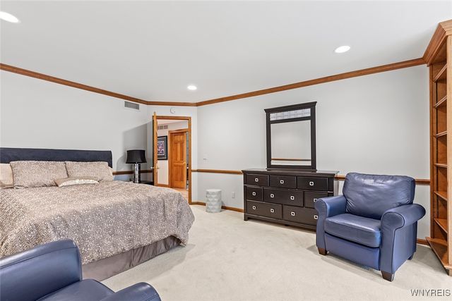 36 South Woodside Lane, Amherst, NY 14221