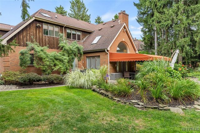 36 South Woodside Lane, Amherst, NY 14221