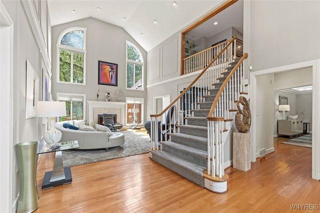 36 South Woodside Lane, Amherst, NY 14221