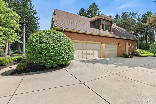 36 South Woodside Lane, Amherst, NY 14221