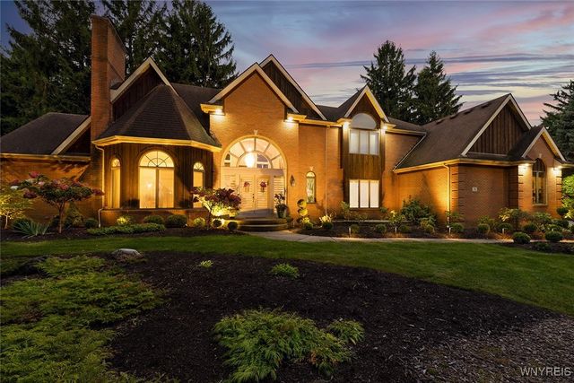 36 South Woodside Lane, Amherst, NY 14221