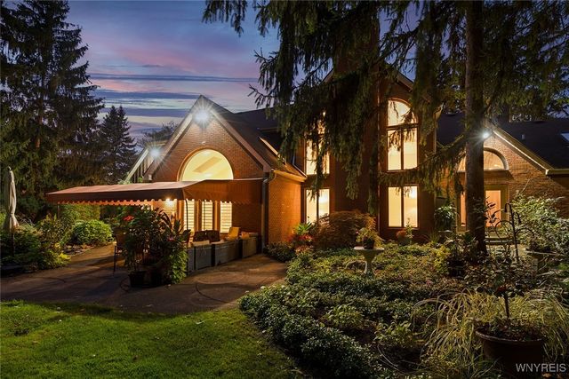 36 South Woodside Lane, Amherst, NY 14221