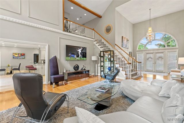 36 South Woodside Lane, Amherst, NY 14221