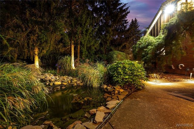 36 South Woodside Lane, Amherst, NY 14221