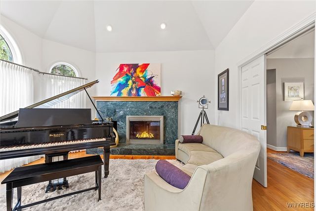 36 South Woodside Lane, Amherst, NY 14221