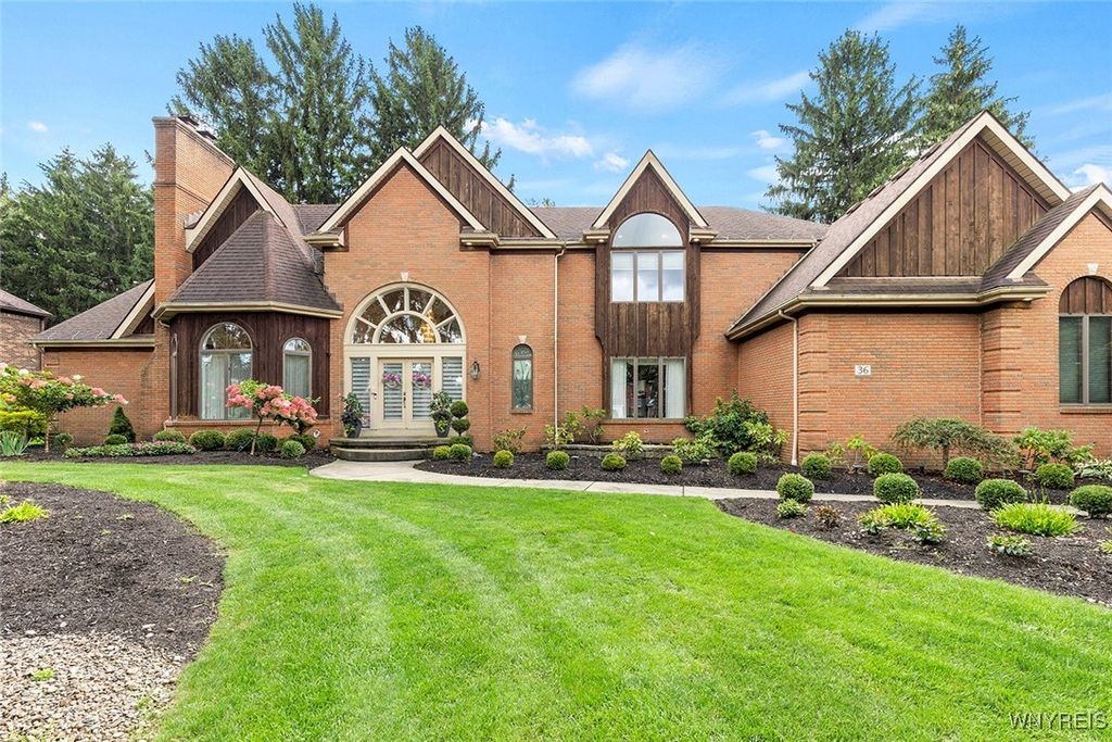 36 South Woodside Lane, Amherst, NY 14221