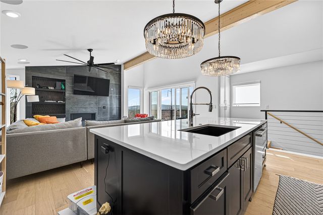 45 S Happy Hollow Road, Fayetteville, AR 72701