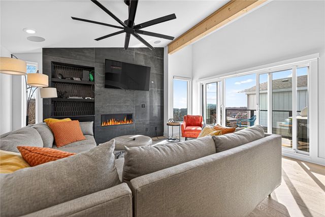 45 S Happy Hollow Road, Fayetteville, AR 72701