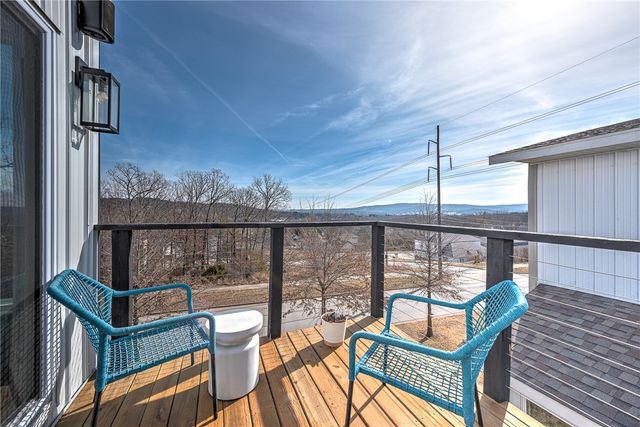 45 S Happy Hollow Road, Fayetteville, AR 72701