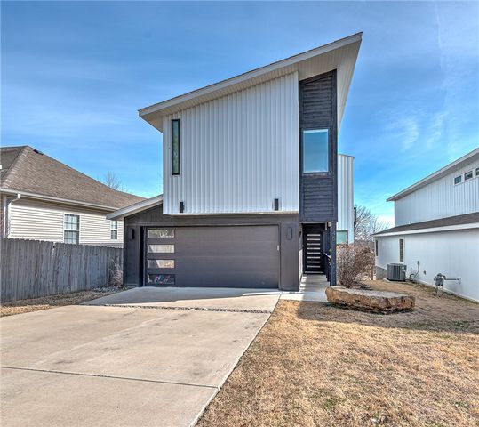 45 S Happy Hollow Road, Fayetteville, AR 72701