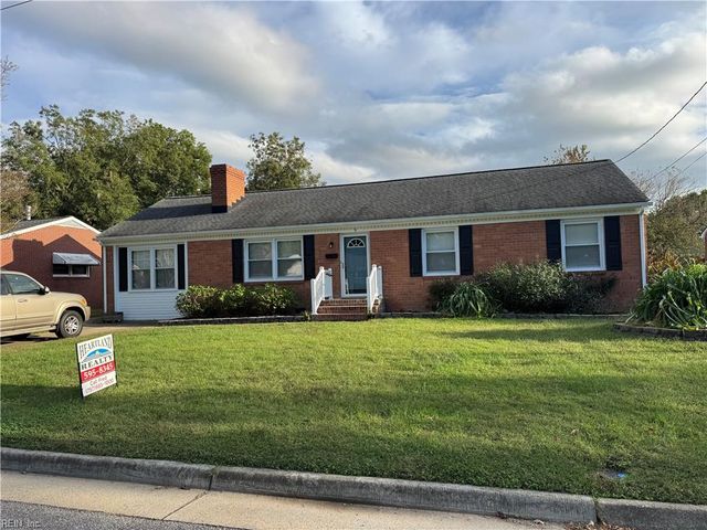 9 Lakeview DR, Newport News, VA 23602