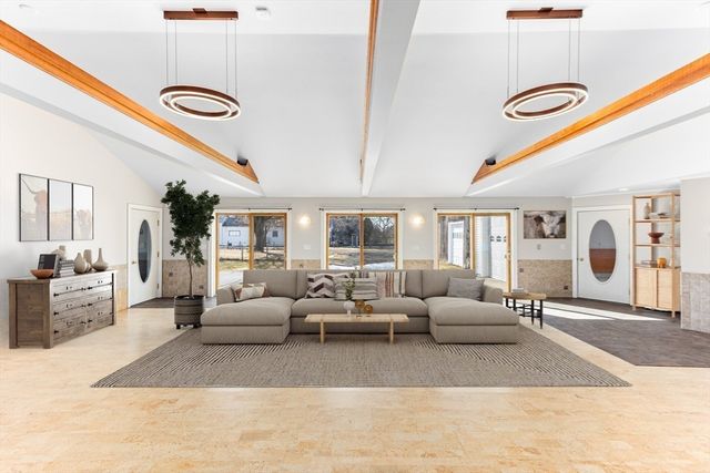 11 West St, Hadley, MA 01035