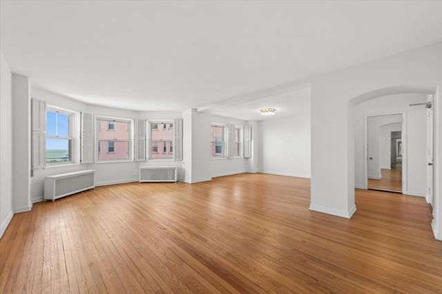 5555 N SHERIDAN Road 1017, Chicago, IL 60640